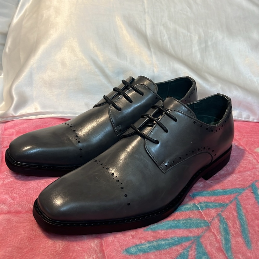 SALE 🔥🔥Classic Grey Leather Dress Shoes. Size: 10 - Picture 2 of 9